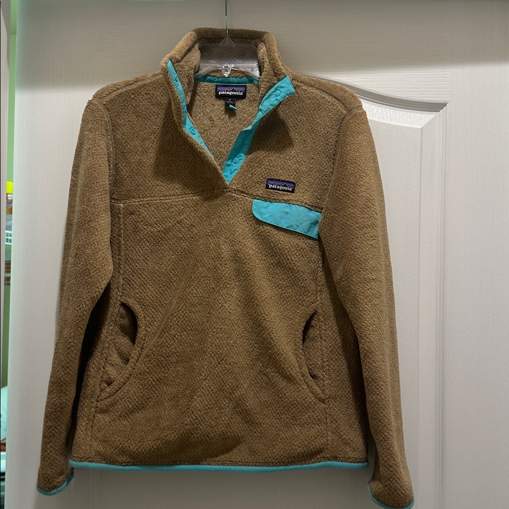 Patagonia Women's Tan and Teal Cowl Sweater